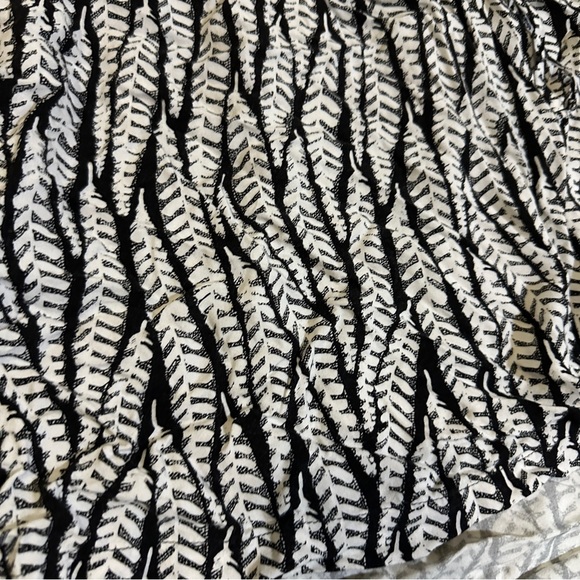 Ava & Viv black and white floral pull-on short with drawstring waist, size 4X - Picture 5 of 5